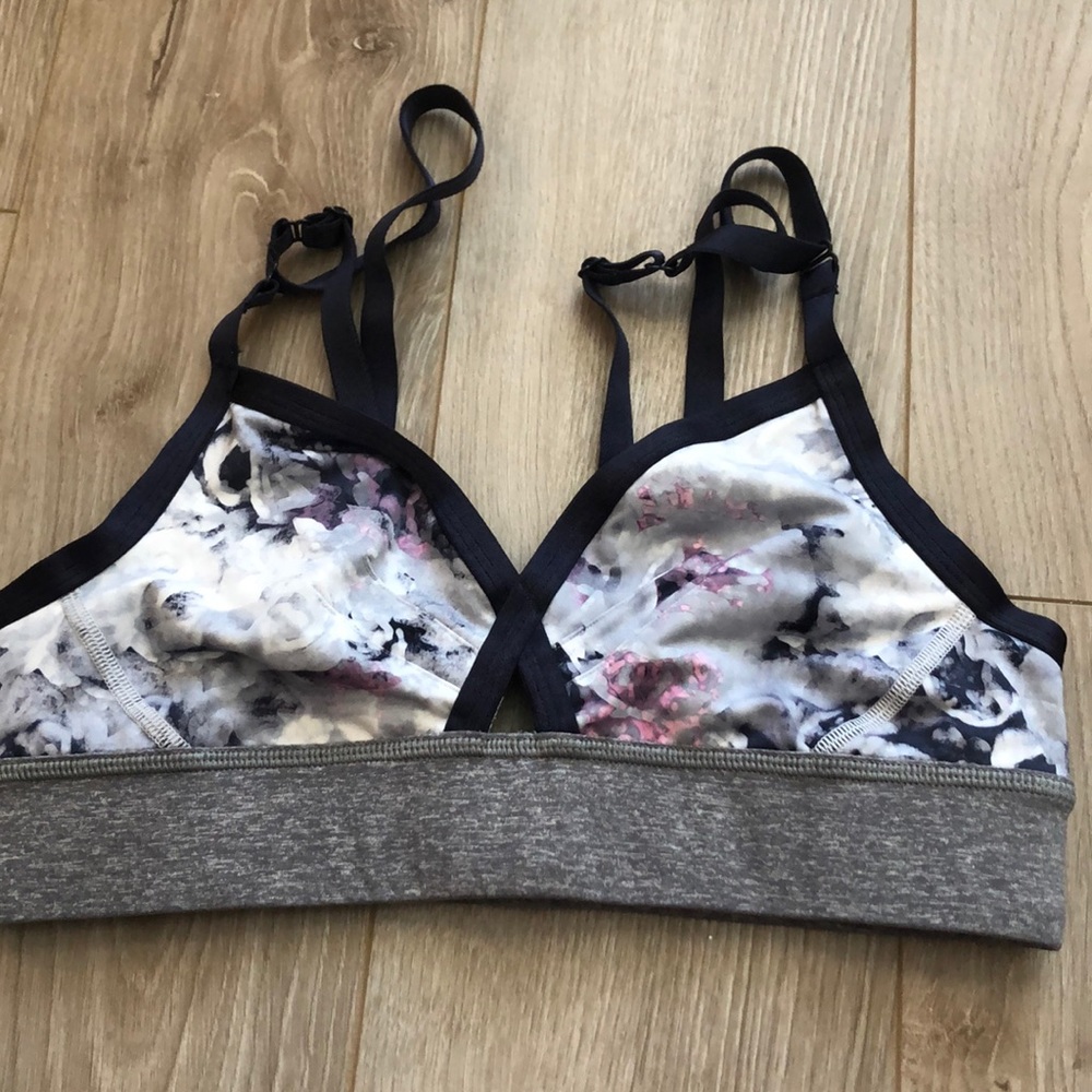 Lululemon sports bra